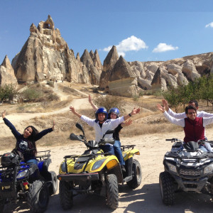 AVENTURA EN CUATRIMOTO EN LOS VALLES DE CAPADOCIA